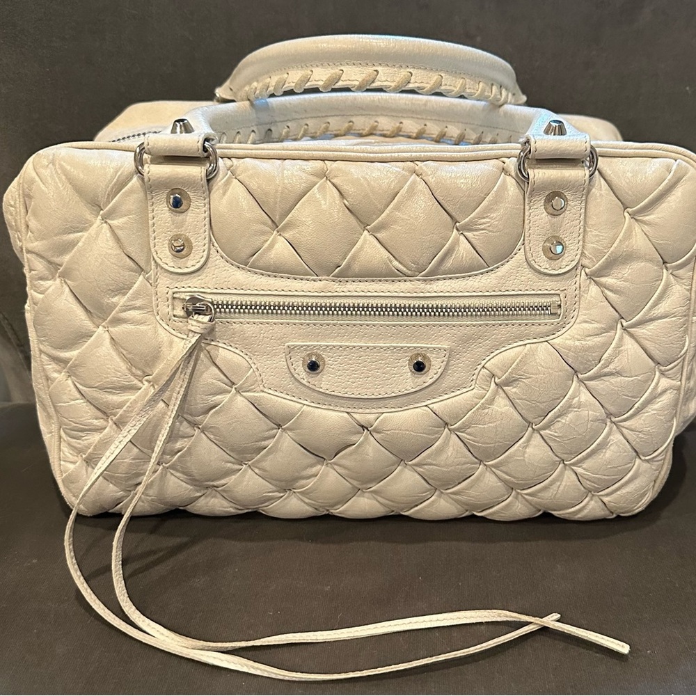 Vintage Balenciaga Handbag Silver hardware, with mirror and dust bag.13x9x10